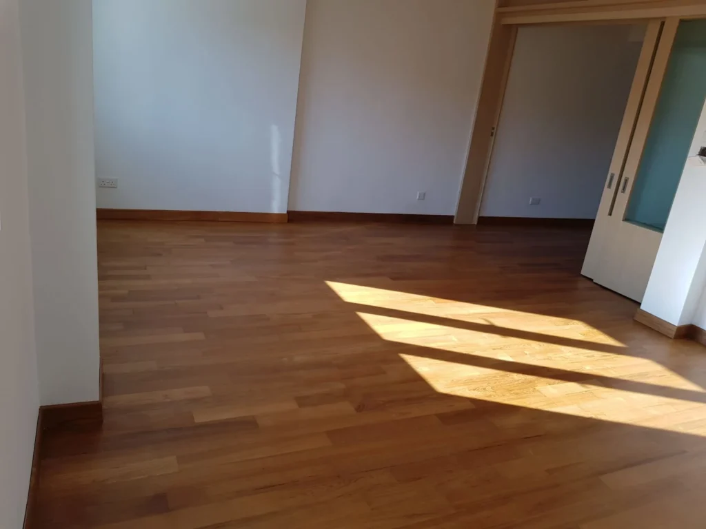 Home-Office-Vinyl-Flooring